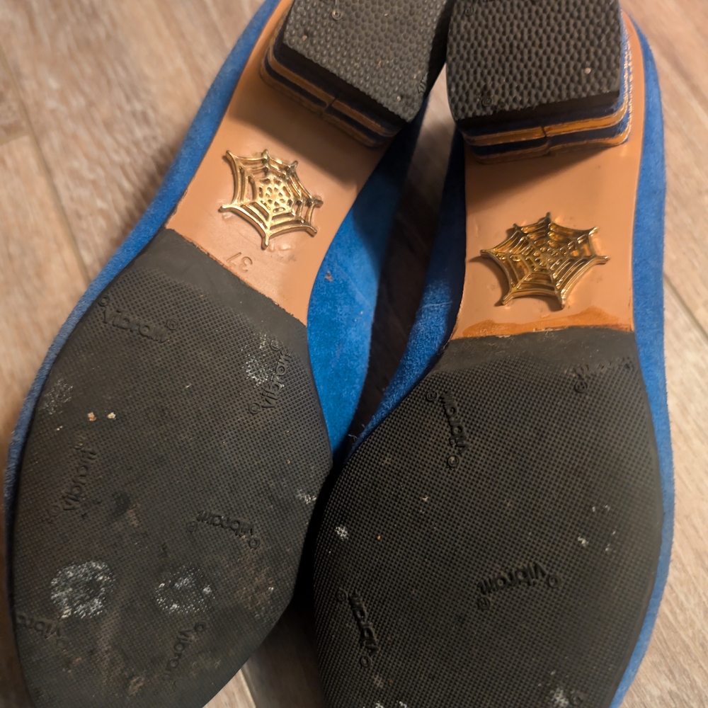 Charlotte Olympia Blue Suede Flats with Embroidered Tiger Patch - Picture 5 of 6